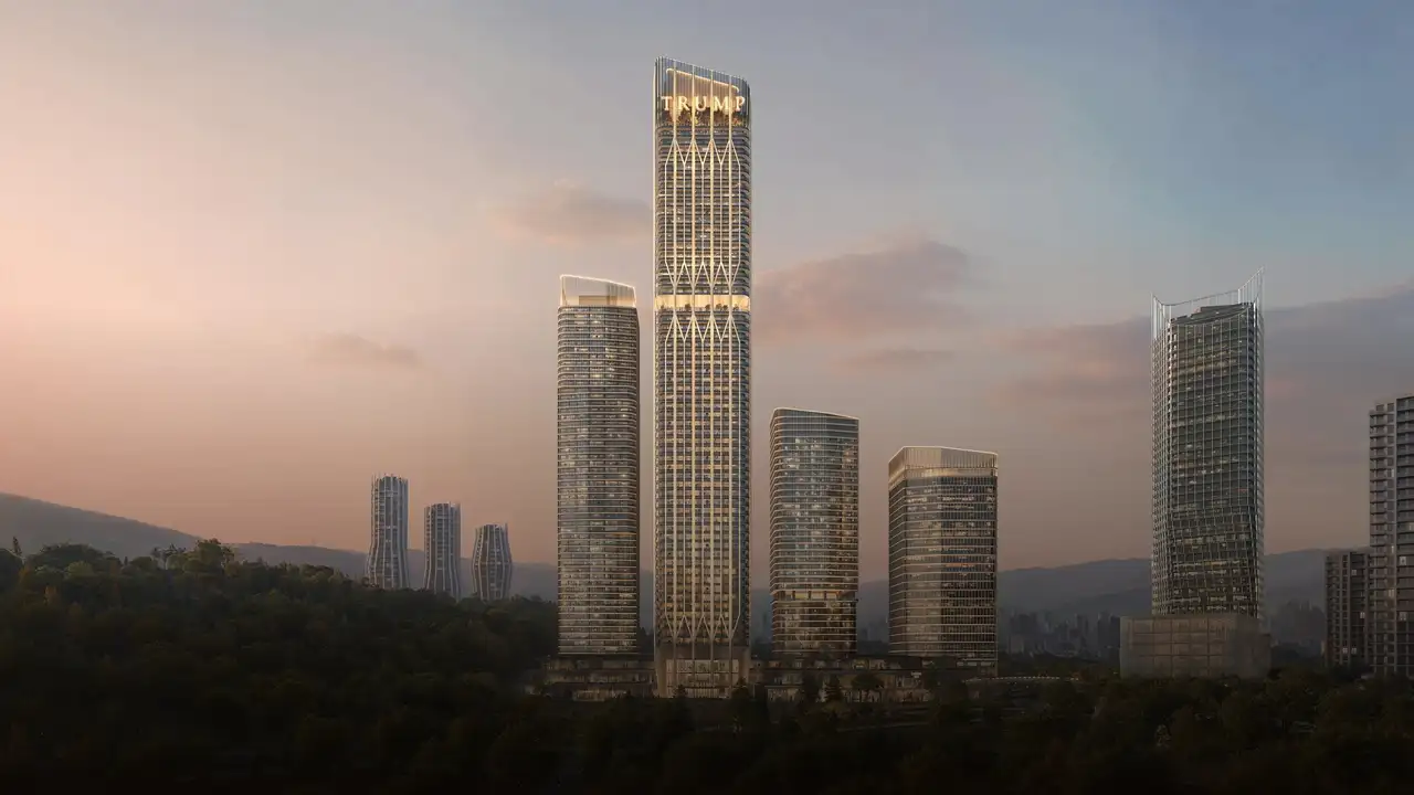 Trump Tower Tbilisi и башни района на закате